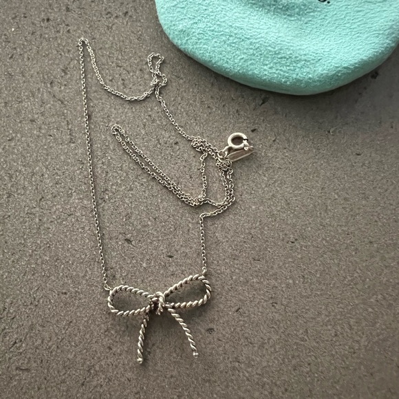 SOLD Tiffany & Co. bow necklace 925 Sterling Silver - Picture 5 of 5
